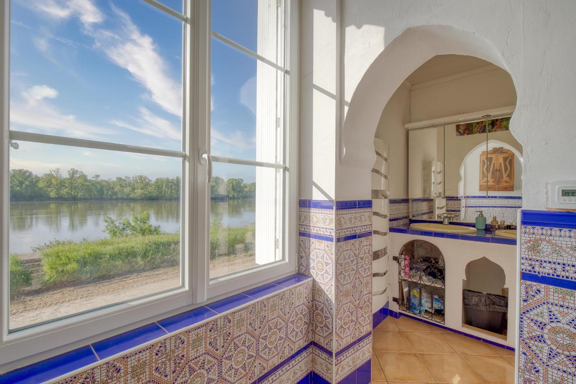 Jacuzzi Et Vue Sur Loire - Maison D'Hotes L'Odyssee La Chapelle-sur-Loire Extérieur photo